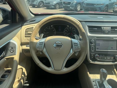 Used 2017 Nissan Altima 3.5 SL w/ 3.5SL Technology Package FWD image 11