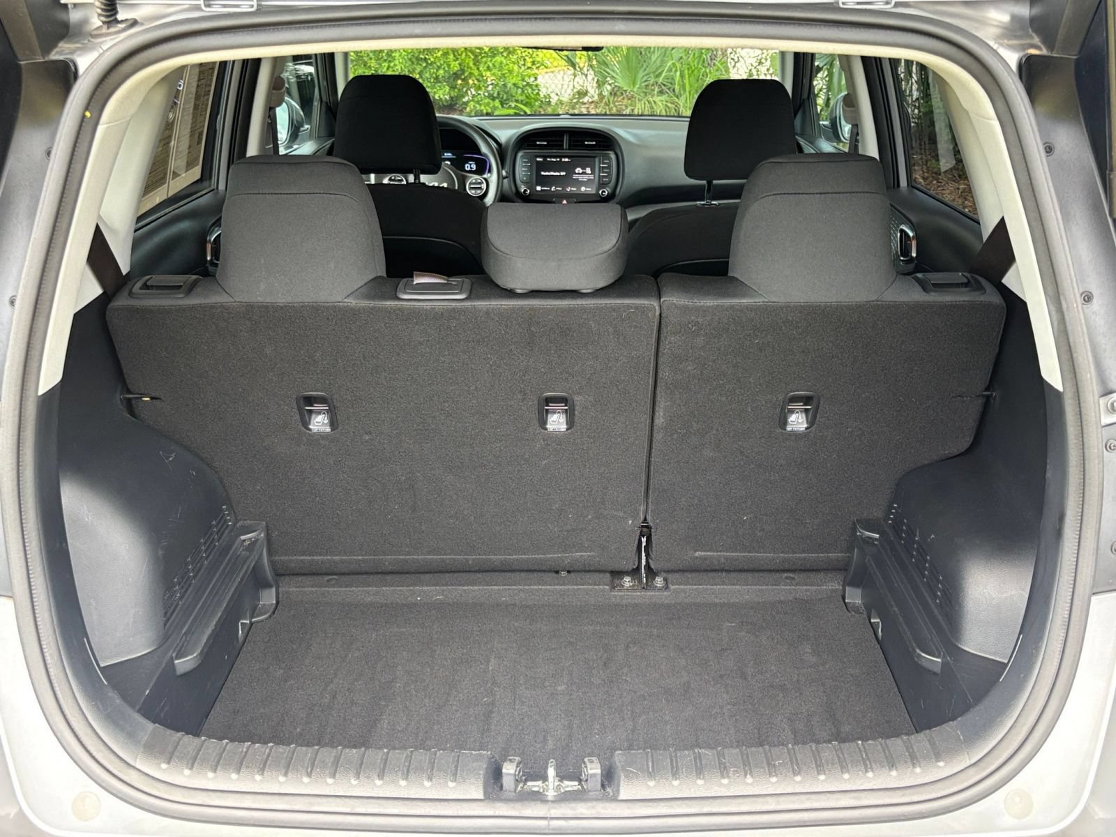 Used 2025 Kia Soul LX w/ LX Technology Package FWD image 28