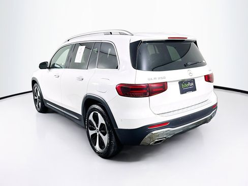 Used 2025 Mercedes-Benz GLB 250 4MATIC image 5