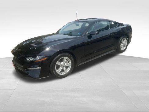 Used 2020 Ford Mustang Coupe RWD image 3