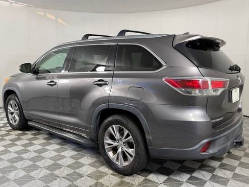 Used 2014 Toyota Highlander XLE FWD image 4