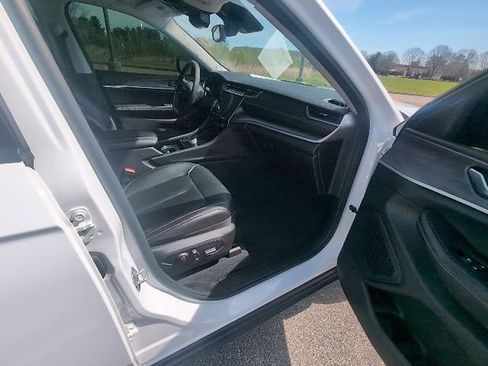 Used 2023 Jeep Grand Cherokee Limited w/ Black Appearance Package image 3