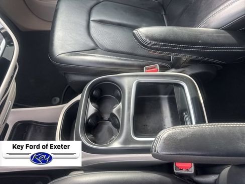 Used 2023 Chrysler Pacifica Touring-L FWD image 24