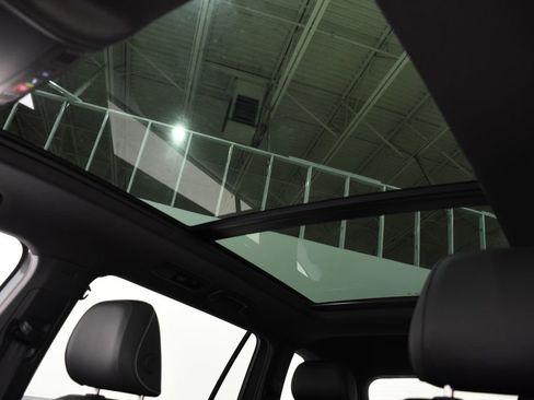 Used 2024 Volkswagen Tiguan SE R-Line image 29