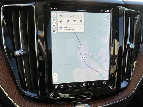 Used 2024 Volvo XC60 B5 Plus image 18