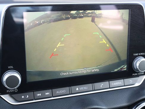 Used 2024 Nissan Sentra SV FWD image 3