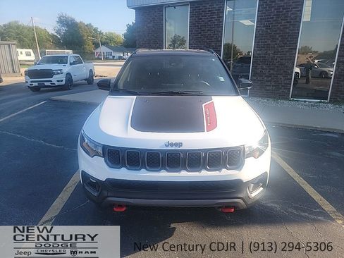 Used 2023 Jeep Compass Trailhawk image 2