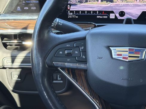 Used 2024 Cadillac Escalade Premium Luxury image 13