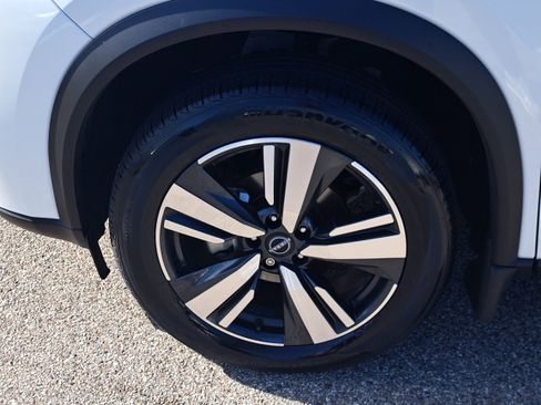 Certified 2024 Nissan Rogue SL w/ SL Premium Package image 10
