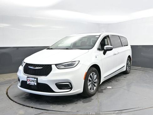 Used 2023 Chrysler Pacifica Limited FWD image 8