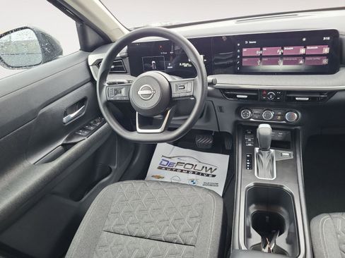 Used 2025 Nissan Kicks SV image 11