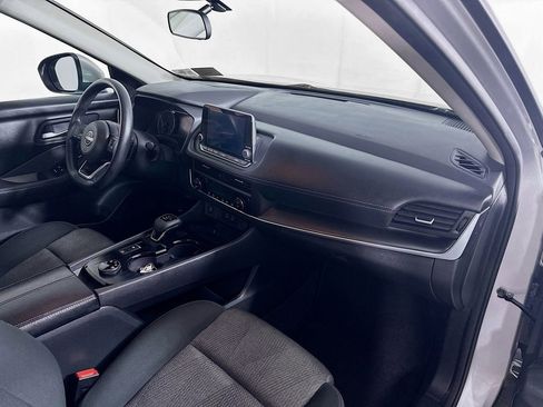 Used 2024 Nissan Rogue SV image 31