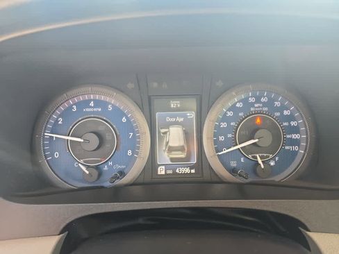 Used 2020 Toyota Sienna L image 22