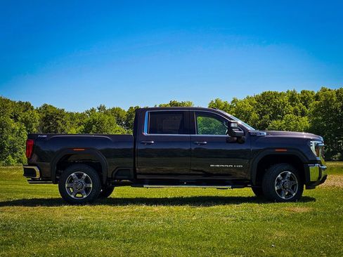 New 2026 GMC Sierra 2500 SLE w/ SLE Value Package; AWD/4WD image 2