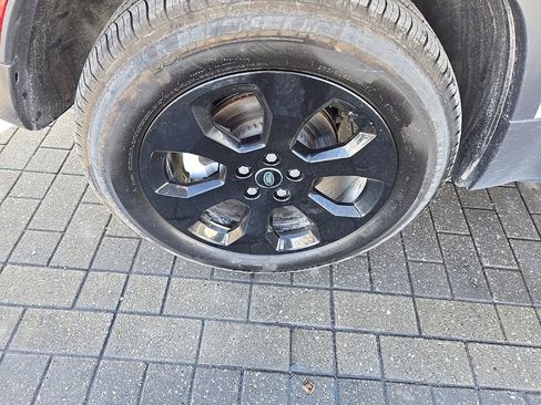 Used 2023 Land Rover Defender 110 S image 5