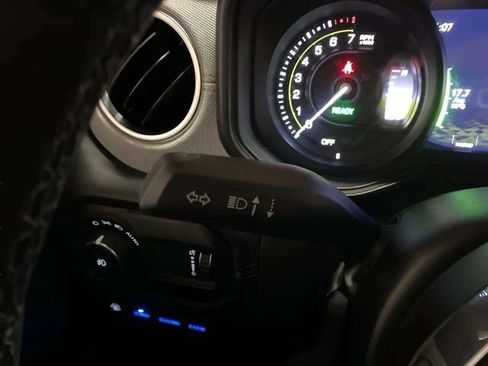 Used 2025 Jeep Wrangler Unlimited Sahara w/ Safety Group image 31