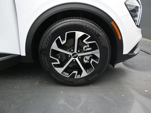 Used 2025 Kia Sportage EX image 16