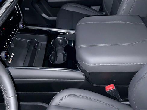 New 2026 Chevrolet Suburban Z71 w/ Z71 Off-Road Package AWD/4WD image 8