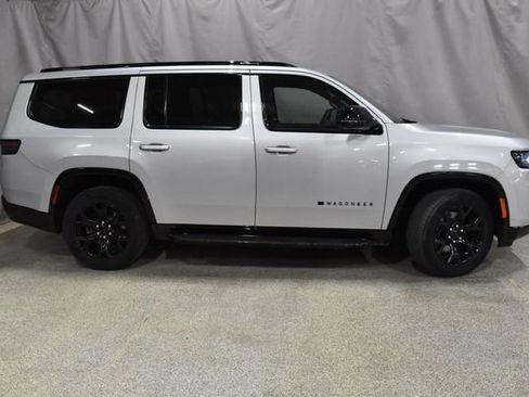 Used 2024 Jeep Wagoneer Series II image 2