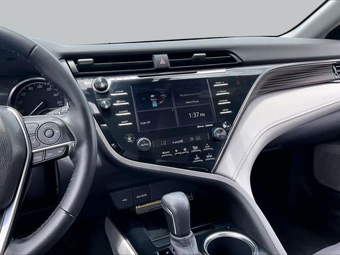 Used 2020 Toyota Camry XLE FWD image 7