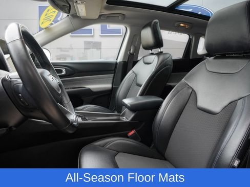 Used 2022 Jeep Compass Latitude w/ Sun and Sound Group AWD/4WD image 12