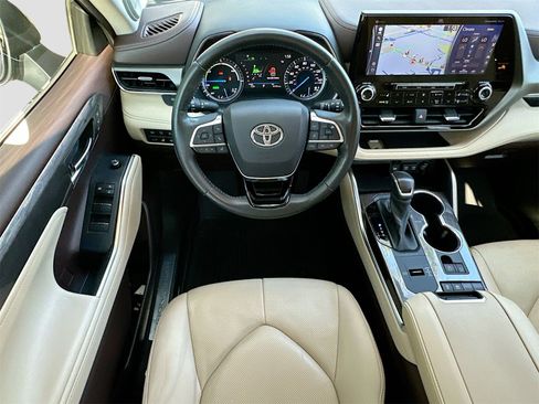 Used 2021 Toyota Highlander Limited image 23