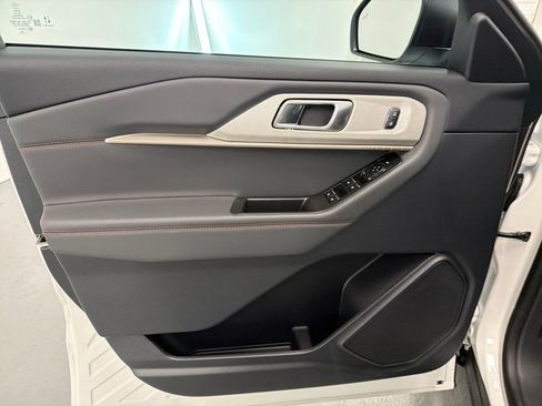 New 2026 Ford Explorer Active RWD image 11