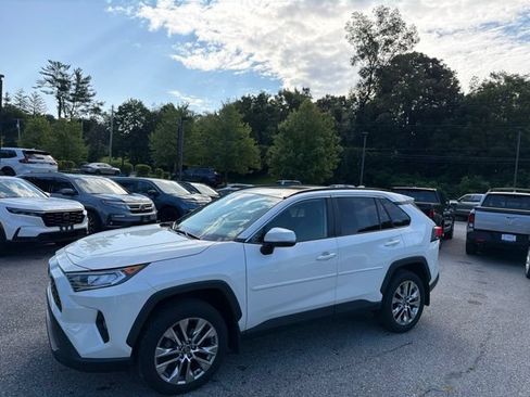 Used 2021 Toyota RAV4 XLE Premium AWD/4WD image 2