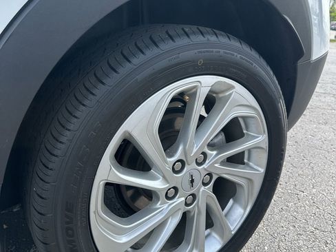 Used 2023 Chevrolet Bolt EUV LT image 5