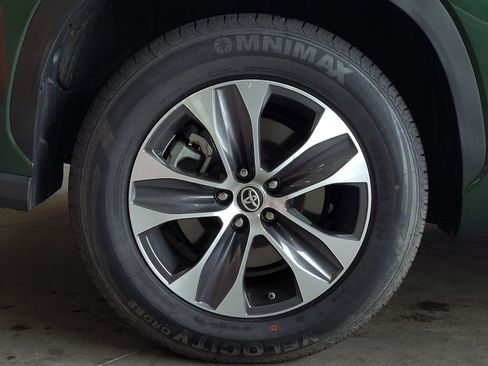 Certified 2024 Toyota Highlander XLE image 5