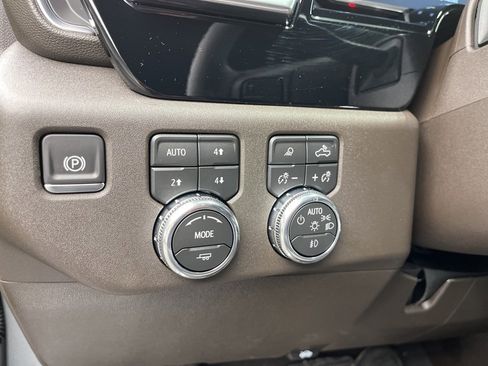 New 2026 GMC Sierra 2500 SLT w/ SLT Premium Package image 11