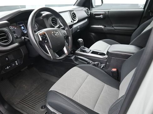 Used 2023 Toyota Tacoma TRD Off-Road image 9