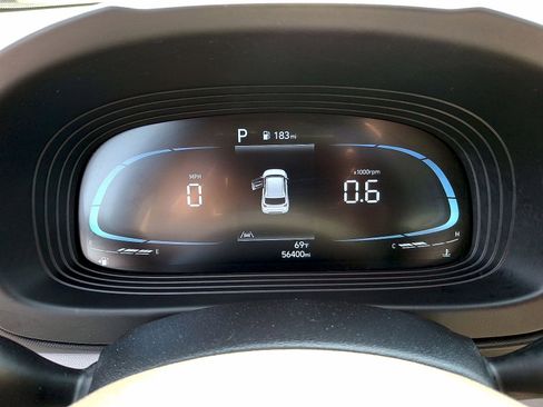 Used 2024 Hyundai Venue SEL FWD image 13