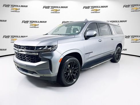 Used 2022 Chevrolet Suburban LS AWD/4WD image 3