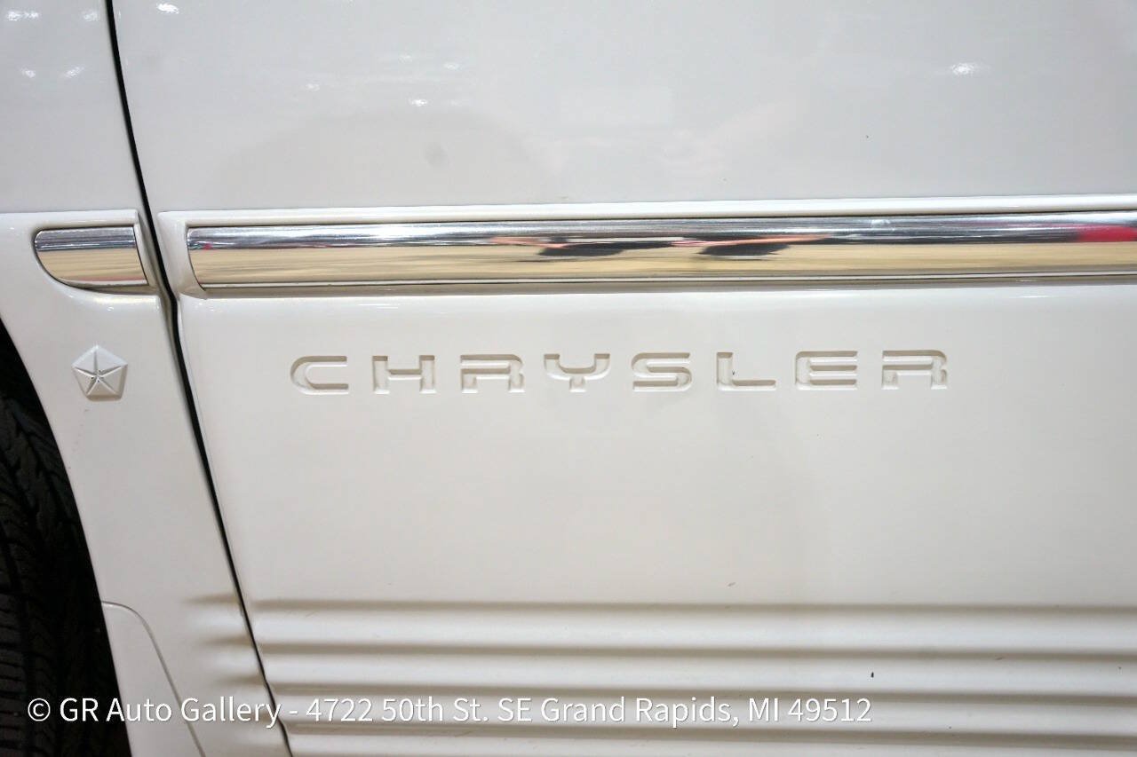 Used 1997 Chrysler Town & Country LXi FWD image 21