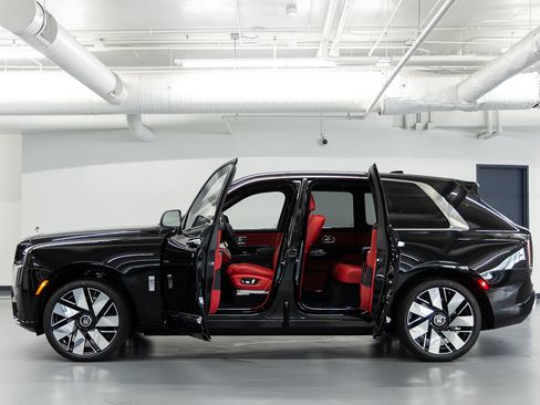 New 2026 Rolls-Royce Cullinan AWD/4WD image 26