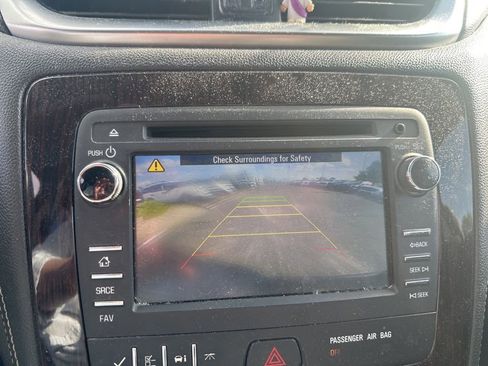 Used 2017 Chevrolet Traverse LT FWD image 10