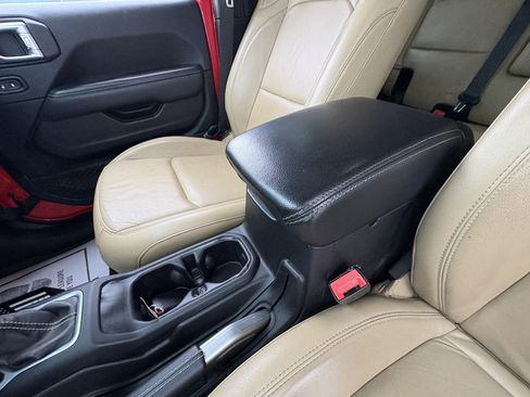 Used 2018 Jeep Wrangler Unlimited Rubicon image 32