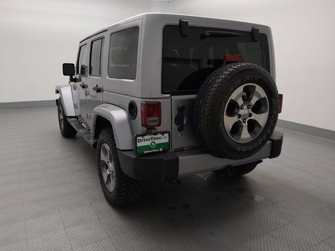 Used 2017 Jeep Wrangler Unlimited Sahara w/ Connectivity Group AWD/4WD image 6