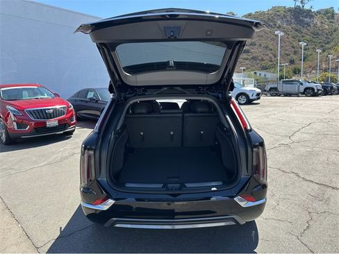 New 2025 Cadillac Optiq Luxury 1 image 31