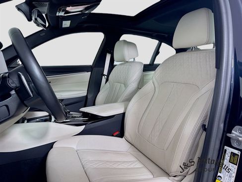 Used 2023 BMW M550i xDrive w/ Executive Package image 11