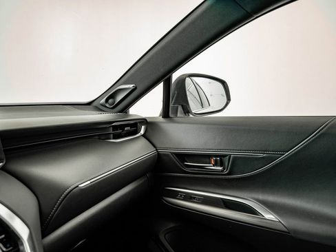 Used 2023 Toyota Venza Limited image 27