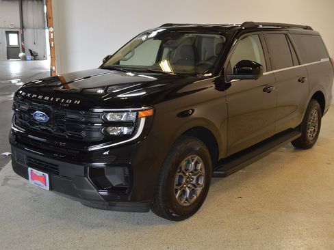 Used 2025 Ford Expedition Max Active AWD/4WD image 7