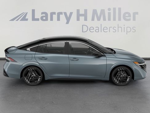 New 2026 Nissan Sentra SR w/ SR All Weather Package FWD image 4