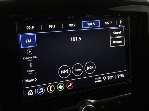 Used 2023 Chevrolet Traverse LT FWD image 2