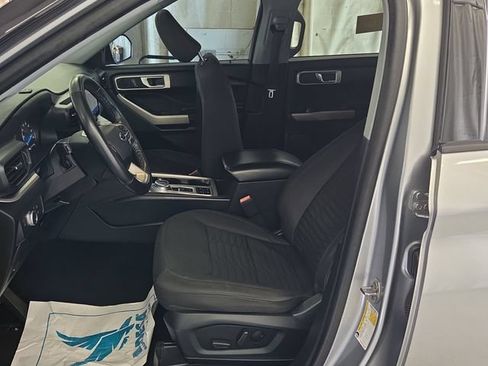 Used 2021 Ford Explorer XLT RWD image 4