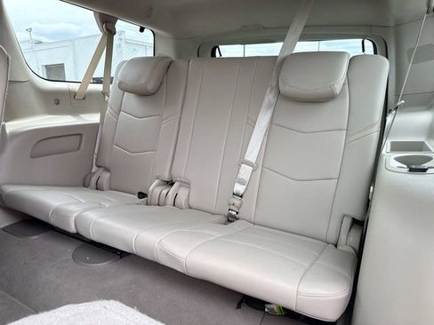 Used 2018 Cadillac Escalade ESV Premium Luxury AWD/4WD image 17