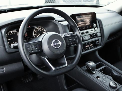 Certified 2024 Nissan Pathfinder S image 26