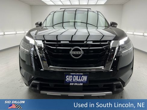 Used 2025 Nissan Pathfinder SL w/ SL Premium Package image 2