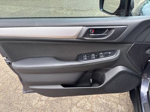 Used 2017 Subaru Outback 2.5i image 11